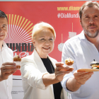 Óscar Puente junto al Ministro de Turismo, Héctor Gómez, y la presidenta de Saborea España, Susi Díaz.