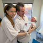 Eva y Felipe junto a Hugo, el primer nacido en Valladolid .-PABLO REQUEJO
