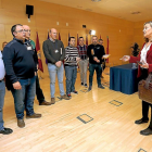 La consejera de Economía y Hacienda, Pilar del Olmo, se reúne ayer con los trabajadores de Isowat Made.-ICAL