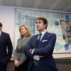Sáez Aguado, Del Olmo ySuárez-Quiñones, durante la visita al Centro deProceso de Datos.-ICAL