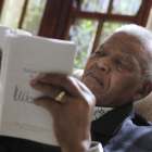 Mandela, en una foto de archivo tomada el 17 de junio de 2011.-DEBBIE YAZBEK