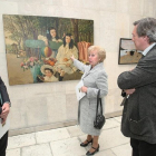 Antonio Largo, Dolores Cid y Daniel Villalobos junto a una de las obras de la exposición de Marcelina Poncela.-UVA