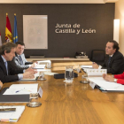 El consejero de la Presidencia, José Antonio de Santiago-Juárez, se reúne con el consejero de Medio Ambiente, Administración Local y Ordenación del Territorio de la Comunidad de Madrid, Jaime González, para coordinar las políticas de administración local-ICAL