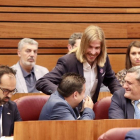 Pablo Fernández conversa con Luis Mariano Santos en la Sesión Constitutiva de las Cortes de Castilla y León de la X legislatura-ICAL