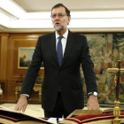 El presidente del Gobierno, Mariano Rajoy, jura el cargo en el Palacio de la Zarzuela, el pasado 31 de octubre.-EFE / CHEMA MOYA