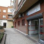 Puerta de acceso al Centro de Salud Magdalena.-J.M. LOSTAU