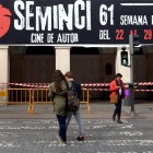 Cartel de la Semana Internacional de Cine de Valladolid (Seminci) en la fachada del Teatro Calderón antes de su inauguración el próximo sábado-ICAL