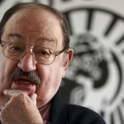 Umberto Eco, durante la presentación de su obra 'El cementerio de Praga' en Madrid en el 2010.-REUTERS