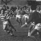 Todos sus rivales eran conscientes de las dificultades que entrañaba enfrentarse al equipo colegial. En la imagen, uno de sus baluartes, Eduardo Fernández Gijón, durante un partido.-E. M.