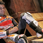 Dani Pedrosa, posa para la entrevista con su equipo, en Catar.-REPSOL MEDIA / JAIME OLIVARES