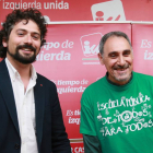 El candidato de IU-Equo a la Presidencia de la Junta, José Sarrión, ofrece una rueda de prensa. Junto a él, el coordinador provincial, Alfonso Sánchez-Ical