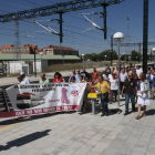 Llegada, a la estación de Palencia, de los integrantes de la manifestación de la Plataforma en Defensa del Ferrocarril para pedir un cercanías entre Palencia y Medina del Campo-Ical
