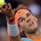 Rafael Nadal, a punto de sacar, en el partido contra Feliciano López en el torneo de Shanghái.-