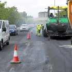 Finalización de las obras de pavimentación de avenida Salamanca en el tramo situado entre Francisco Mendizábal y la avenida Medina del Campo.-J.M. LOSTAU