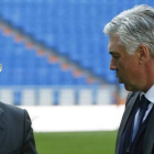 Florentino y Ancelotti charlan en el Bernabéu.-Foto:   EFE / JUAN CARLOS HIDALGO