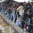 Un grupo de refugiados, en la estación de Pasau (Alemania).-