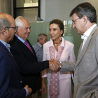 La directora general de Telecomunicaciones, María Victoria Seco, se reúne con los alcaldes de la provincia de León para explicar las ayudas de acceso a Internet por satélite.-ICAL