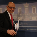 El ministro de Hacienda, Cristóbal Montoro, durante la rueda de prensa.-AGUSTÍN CATALÁN