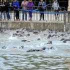Momento de la prueba de natación en el Triatlón de Medina de Rioseco.-El Mundo