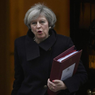La primera ministra, Theresa May, a su salida de Downing Street.-TOBY MELVILLE