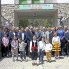 ecinos y autoridades ayer, durante la celebración del 60 aniversario de La Santa Espina-EL MUNDO