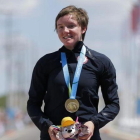 Kelly Catlin con la medalla de oro en una competición en Estados Unidos.-EL PERIÓDICO