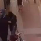 Momento de la detención de la mujer en la operación contra el terrorismo yihadista en Tudela de Duero.-E. M.