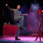 Álex 0’Dogherty en una escena de ‘El amor es pa ná’ que llega hoy al teatro Carrión.-EL MUNDO