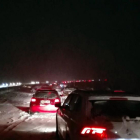 Vehículos bloqueados por la nevada en Segovia.-ICAL