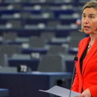 Federica Mogherini se dirige al Parlamento Europeo.-REUTERS / VINCENT KESSLER