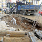 Reventón de una de las tuberías de agua en la calle Joaquín María Jalón.-MARTA FERNÁNDEZ / PHOTOGENIC
