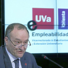 El rector de la Universidad de Valladolid, Daniel Miguel, durante la presentación de las iniciativas.-ICAL