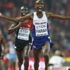 Mo Farah celebra su victoria en el 10.000.-Foto: REUTERS / LUCY NICHOLSON