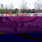Protesta contra las Unidades de Gestión Clínica ante el Hospital del Bierzo en Ponferrada.-ICAL