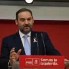 El secretario de Organización del PSOE, José Luis Ábalos, este jueves en la sede del partido.-DAVID CASTRO