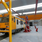 Un vagón de prueba en el interior de los talleres de Renfe de San Isidro.-J.M.LOSTAU