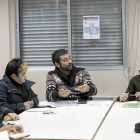 El secretario general Daniel Garcia en el centro durante una asamblea de Podemos-José C. Castillo