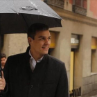 El líder del PSOE, Pedro Sánchez, este jueves antes de su reunión con expertos contra la violencia de género.-AGUSTÍN CATALÁN