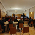 Los nueve condenados, de espaldas, durante la primera sesión del juicio de la operación 'Virgin VA' celebrada en la Audiencia de Valladolid. EP