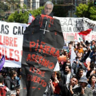 Manifestantes en la ciudad chilena de Valparaíso.-REUTERS / RODRIGO GARRIDO