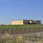 Imagen de la primera fase ya construida de la nueva bodega que Cuatro Rayas promueve en La Seca.-I.M.