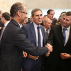 Acto de toma de posesión de Juan Vicente Herrera como presidente de la Junta de Castilla y León. El portavoz de Ciudadanos, Luis Fuentes, el procurador popular, JUan José Sanz Vitorio; y el portavoz socialista, Luis Tudanca, asisten a la toma de posesión-Ical
