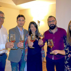 Feijóo, Abal, Martínez, Jesús Pilar y Padin brindan en Cambados con vinos de Cigales.-E. M.