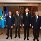 El Rey posa junto a Rajoy, Tusk, Tajani y Juncker-RGL (EFE)