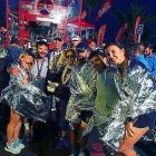 Los cuatro vallisoletano posan en la línea de meta tras concluir el Ironman de Lanzarote.-EL MUNDO