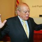 Jordi Pujol, en un acto institucional en el que el ’expresident’ José Montilla le impuso la Medalla de Oro de la Generalitat.-RICARD CUGAT (ARCHIVO)