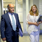 Armando Baeta y Pilar del Olmo, ayer, antes de la presentación de la contabilidad regional.-ICAL