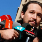 Pablo Iglesias comparece ante la prensa antes de conocer los resultados de las primarias de Podemos.-JUAN MANUEL PRATS