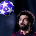 Salah, la estrella del Liverpool, en el entrenamiento de este lunes.-REUTERS