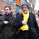 Carles Puigdemont y Toni Comín, en la manifestación convocada por la ANC y Òmnium en Bruselas.-BERNAT VILARO (ACN)